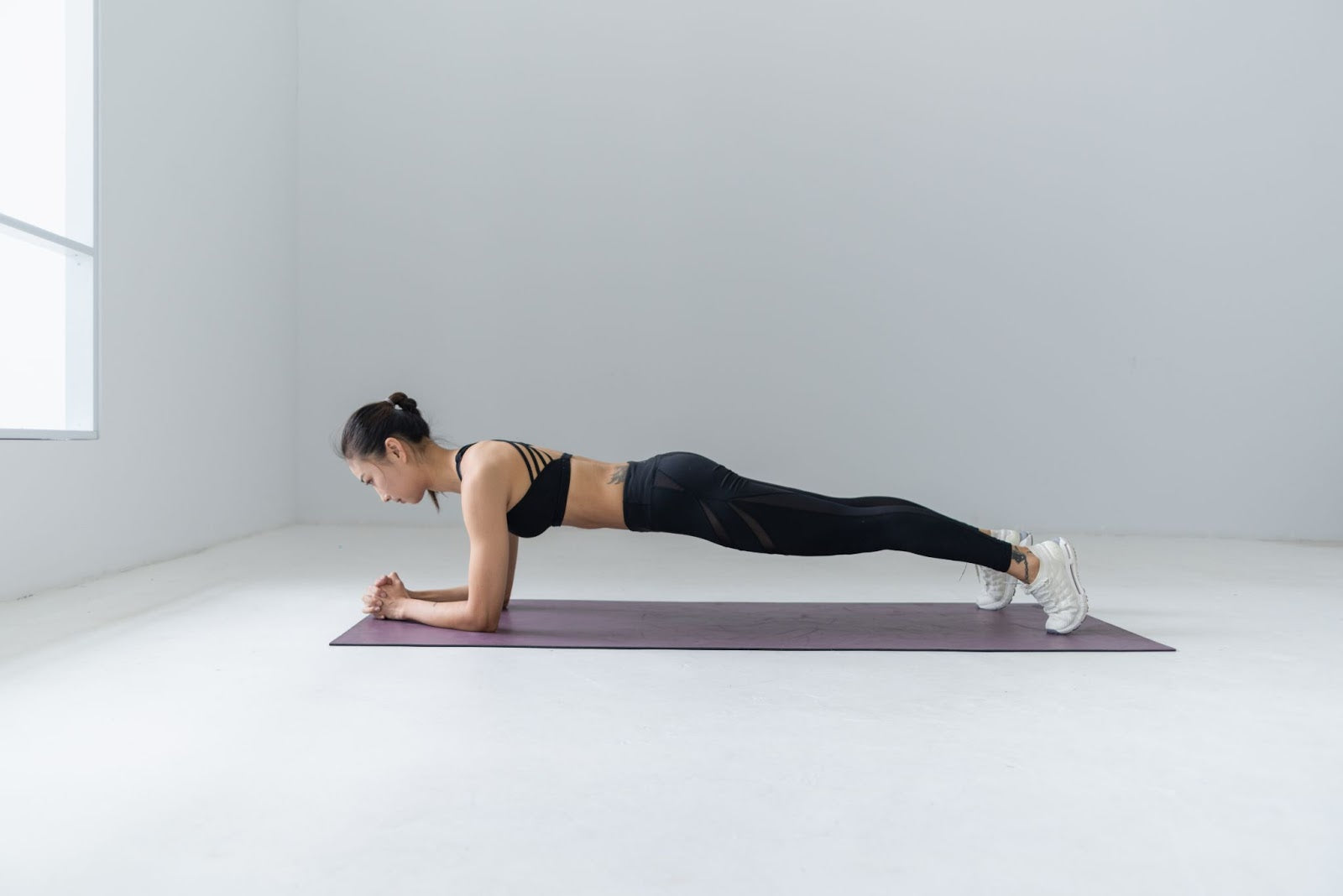 3 Bodyweight Shoulder Exercises To Build Strength